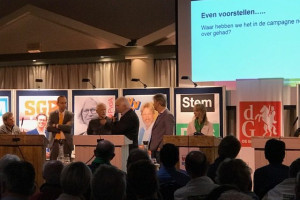 Raadsleden Annet en Fred doen verslag van een collegevorming in West Betuwe zonder PvdA. 